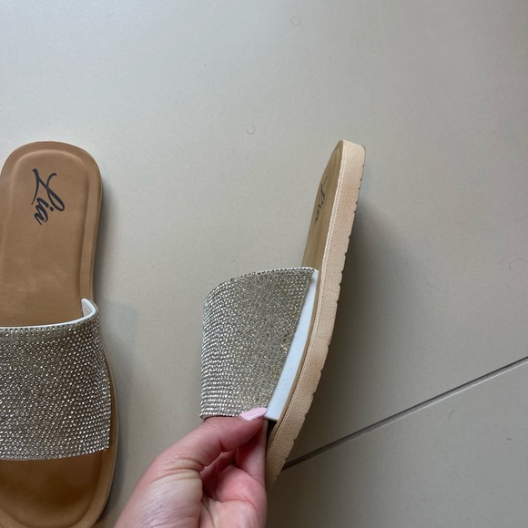 Sandals - Picture 4 of 8